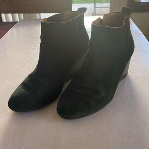 VIONIC Paloma Black Leather Zippered Weather Resistant Women’s Booties Size 8US